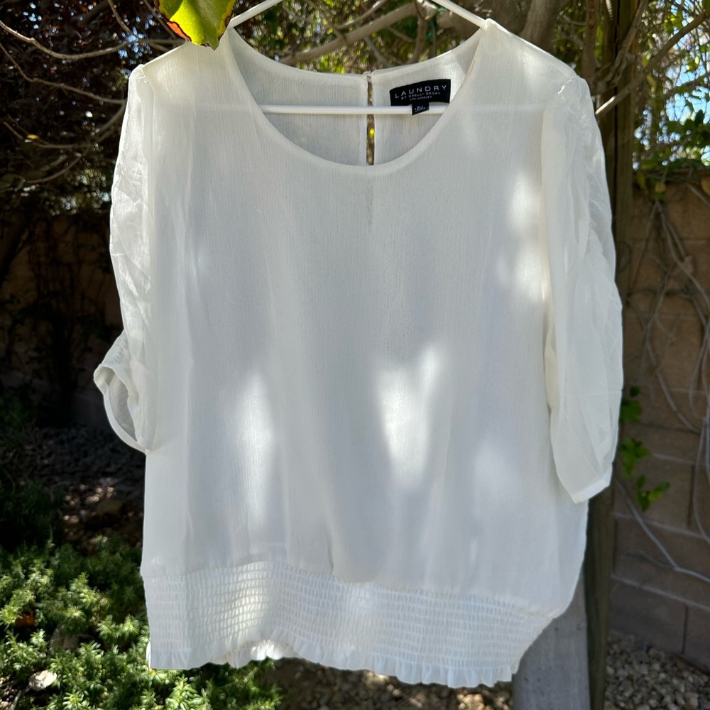 Great work shirt. Lightweight.